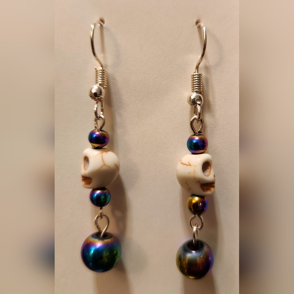 Handmade dangle skull earrings - Picture 8 of 8